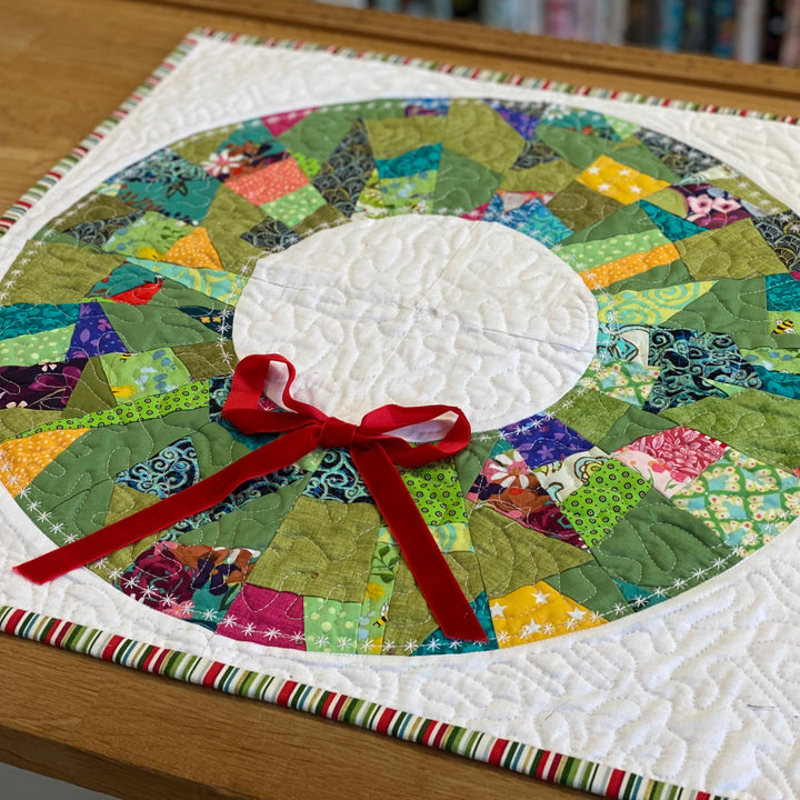 ALL DAY SEWING  - FESTIVE QUILTED WREATH PANEL